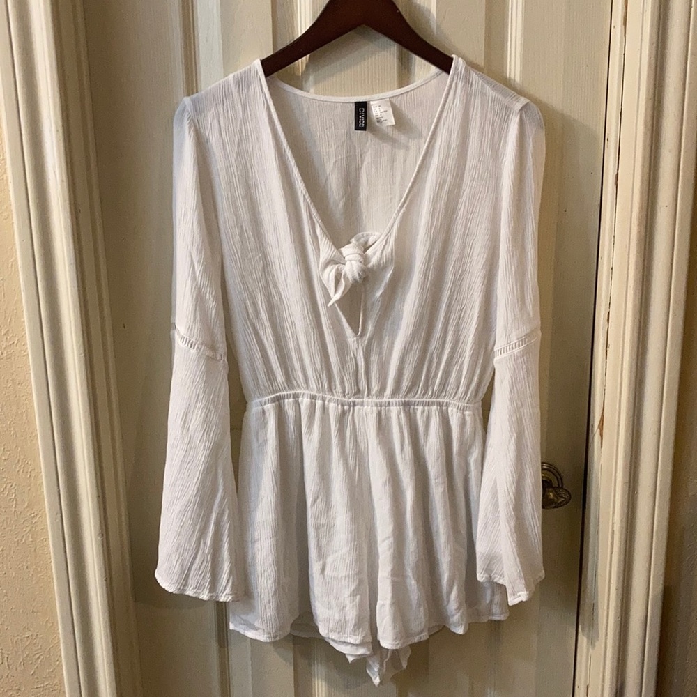 DIVIDED WHITE ROMPER SIZE 6